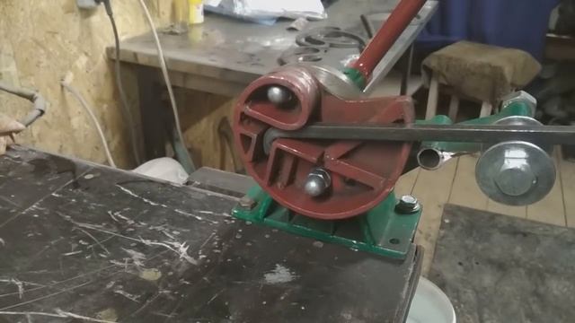 ДВА СТАНКА для ХОЛОДНОЙ КОВКИ. Как они работают? Узор с хитрыми завитками. смотреть онлайн