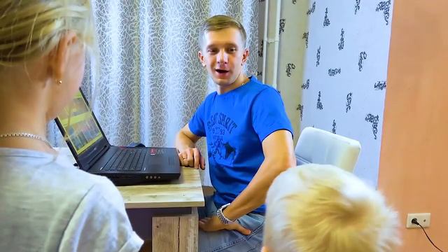 Папа запретил мультики детям что будет дулать Милана и Даня! Скетч от family box смотреть онлайн