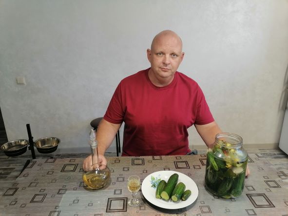 Малосольные огурчики в банке. смотреть онлайн