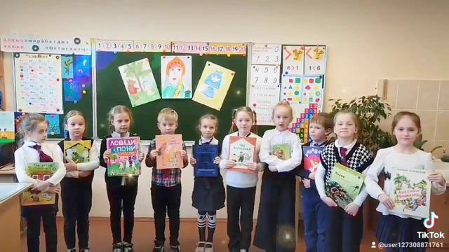 Кто много читает, тот много знает! Первоклассники плохого не посоветуют! смотреть онлайн