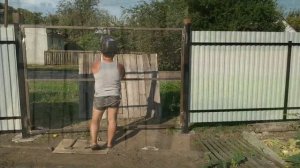 Ворота в проёме из профнастила в рамке своими руками