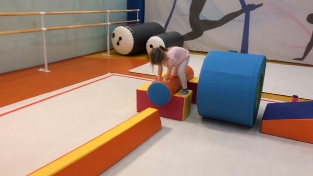 Полоса препятствий Дети 3- 4 года Развивающая гимнастика Спортивная акробатика смотреть онлайн