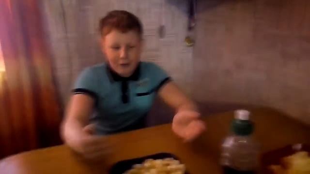 Первое видео. Пробуем чипсы и попкорн. смотреть онлайн