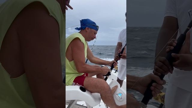 Рыбалка на Мальдивах на крупную рыбу :) рыба, тунец смотреть онлайн