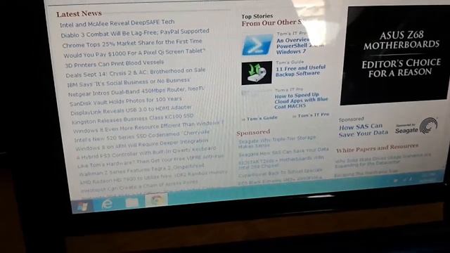 Windows 8 running on a netbook Acer Aspire One смотреть онлайн