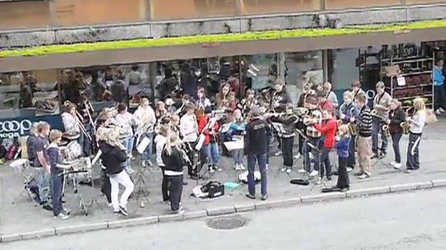 NUK; Tijuana Taxi смотреть онлайн