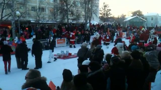 Santa Winter Games: Present Stacking, Round 2 + Santa Dance! смотреть онлайн