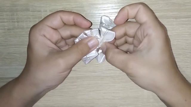 01.05.2023 Красивы цветы Канзаши. Цветы из атласных лент. смотреть онлайн
