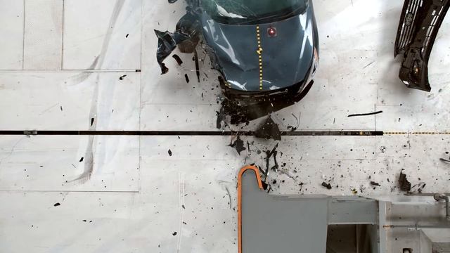 2017 Hyundai Sonata passenger-side small overlap IIHS crash test смотреть онлайн