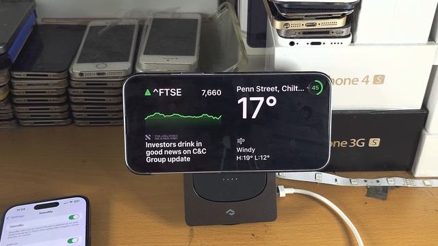 How To Use Nightstand Mode on iPhone iOS 17 смотреть онлайн