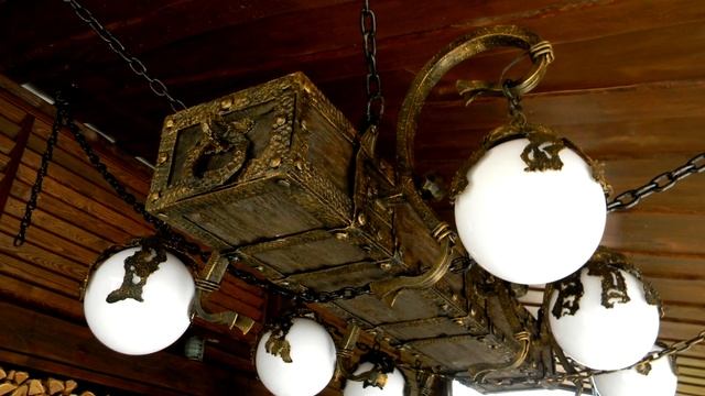 Красивая люстра на цепях под старину дерево и ковка Днепропетровск смотреть онлайн