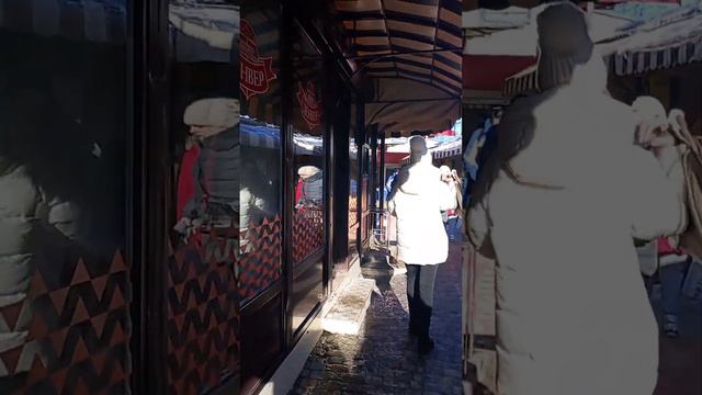 Подскользнулась, упала ушибла колено и разбила вазу 😪😭🙏. Спасибо сыну за мазь... смотреть онлайн