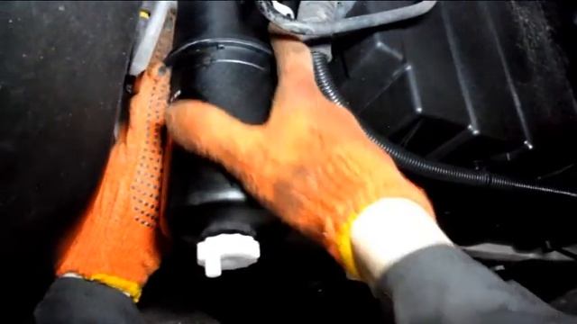 замена топливного фильтра.Volkswagen Crafter смотреть онлайн