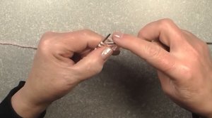 Вязание спицами. Как связать две петли из одной.