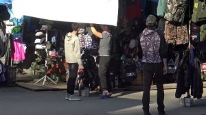 ПРАНК! ЖОСКА сбиваю ЦЕНЫ на РЫНКЕ 2 часть! ЛАЙФХАК! Как правильно торговаться рынке! Можно Дешевле!