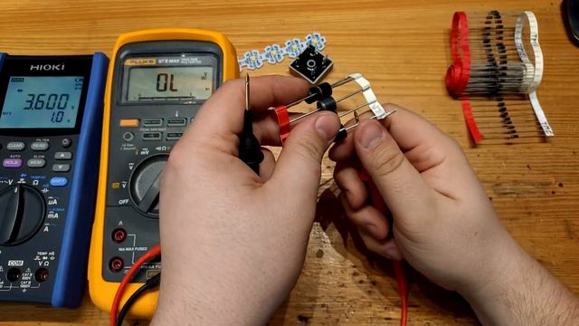 Fluke 87V MAX versus Hioki DT4282 смотреть онлайн
