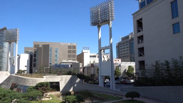 Dongdaemun History & Culture Park (DDP) in Seoul, South Korea смотреть онлайн