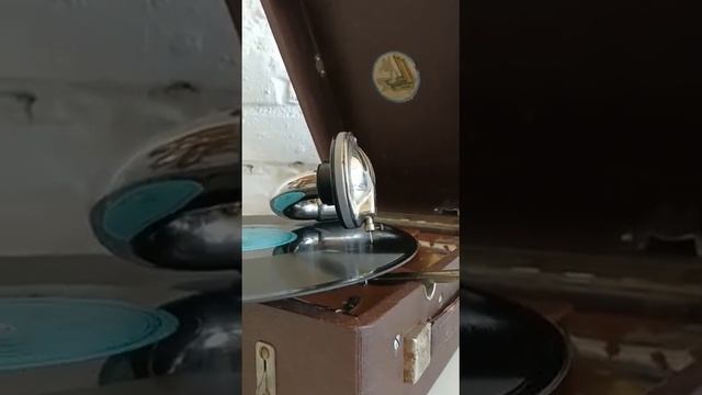 Складной компактный патефон. "Артель граммофон, Ленинград". смотреть онлайн