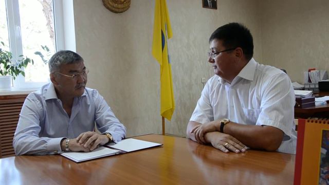 1.08.14 Цаган Аман. Рабочая встреча с Главой Администрации Юстинского РМО Республики Калмыкия смотреть онлайн