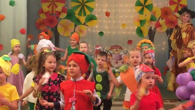 "Соберем букет из листьев" сл. и муз.Ксения Блюм смотреть онлайн