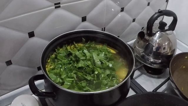 На обед зеленый борщ и жареная рыба #железноводск #кухня #еда #рецепт #борщ #рыба #рецепты #пицца