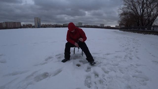 Рыбалка на Москве реке (2023 Глухозимье) смотреть онлайн