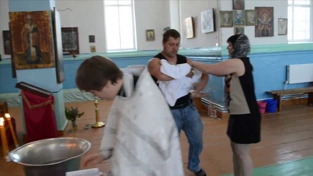 Крещение младенца Алексея в Храме преп. Серафима Саровского в с. Труновском. смотреть онлайн