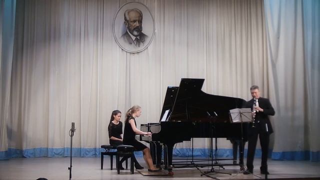 6. Александра Искандирова - Франсис Пуленк - Соната для кларнета и фортепиано 3 часть смотреть онлайн