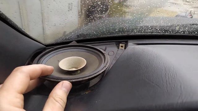 Музыка Мерседес w124 1993 года . Меняем штатные динамики . смотреть онлайн