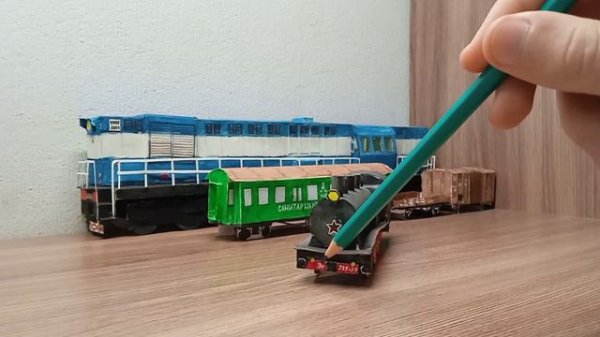 Паровоз Эр-739-99 из бумаги.