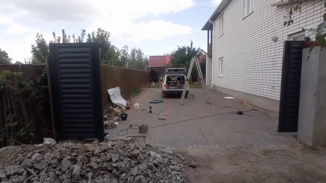 ОТКАТНЫЕ ВОРОТА С ЗАПОЛНЕНИЕМ ЖАЛЮЗИ смотреть онлайн