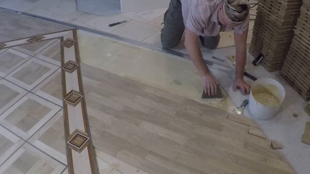 Укладка диагонального фриза из дубовых плашек. смотреть онлайн