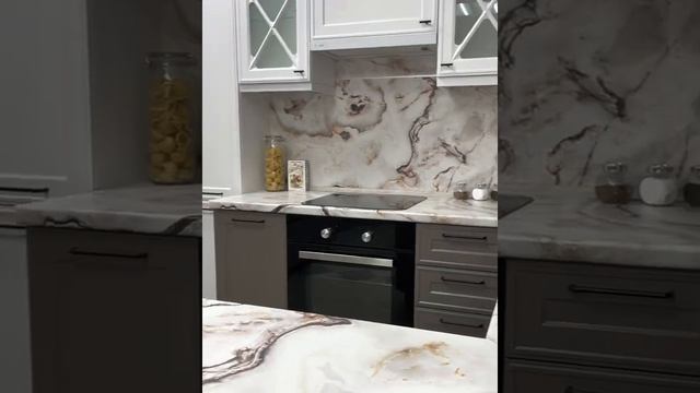 Неоклассика кухня белая с барной стойкой. смотреть онлайн