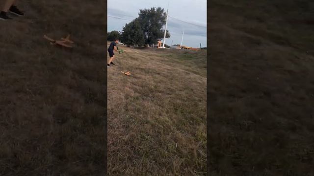 Запуск пенопластового самолета !!! смотреть онлайн