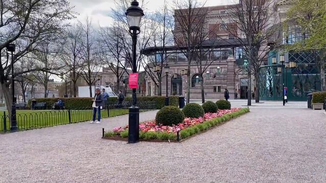 Sweden, Stockholm Walks: Kungsträdgården to the Royal Palace via Strömbron. смотреть онлайн