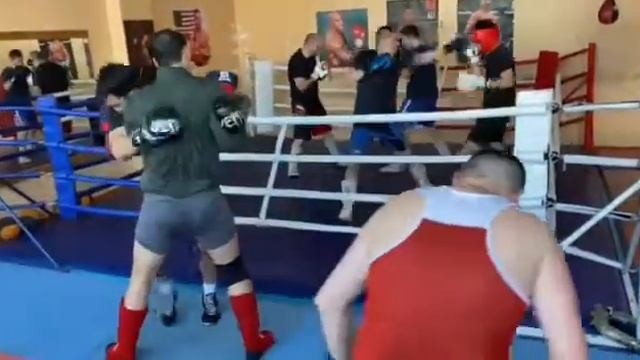 Бокс кикбоксинг спарринги...