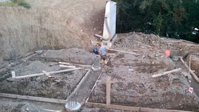 Шикарный дом в стиле Хай-Тек.05.09.2016. Заливка подбетонки под армирование ростверка. смотреть онлайн