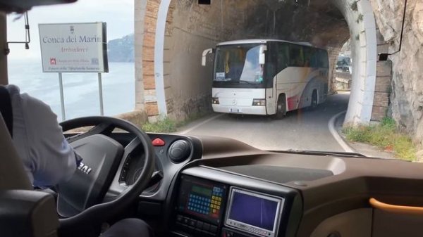 Amalfi Coast Italy Bus Driving Skills ??