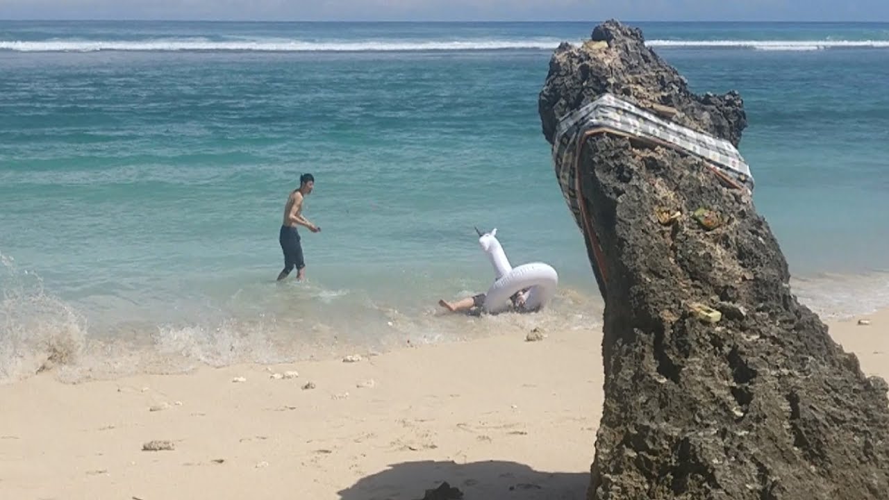 Как отдыхают китайцы. Как купаются китайцы в море. Как отдыхают жители Китая смотреть онлайн