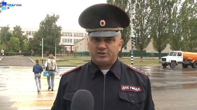 1 сентября сотрудники ГИБДД патрулировали пешеходные переходы, находящиеся возле школ смотреть онлайн