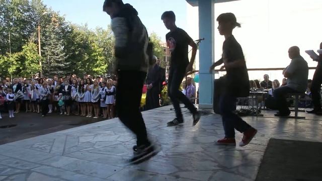 2014.09.01 Линейка в школе №88 студия брейк-данса Sense of lfie смотреть онлайн