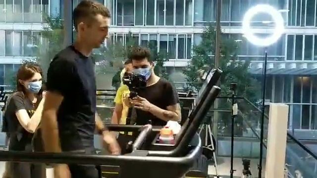 В Алматы на беговой дорожке пробежали сутки подряд смотреть онлайн