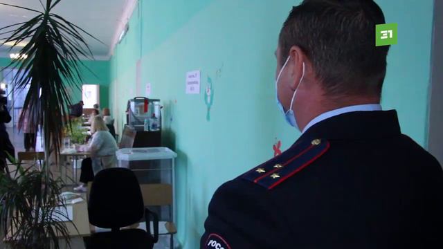 В первые часы на избирательные участки в Центральном районе пришли десятки горожан смотреть онлайн