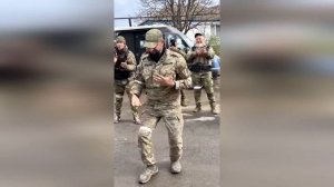 Солдаты танцуют  | Лезгинка на передовой