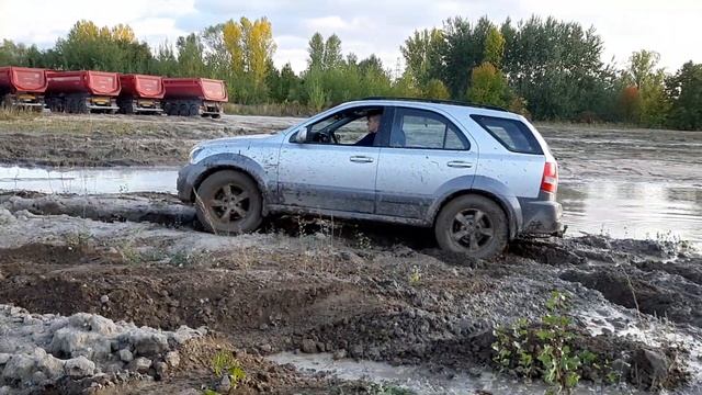Kia Sorento 4x4 Off Road ugrzęzla смотреть онлайн