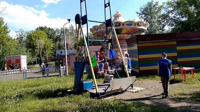 Аттракционы (экстремальные) в Центральном парке города Красноярска смотреть онлайн
