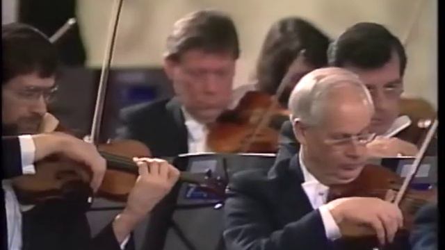 Sir Gilbert Levine conducts Bernstein Chichester Psalms (1965) (Mvts. 2 & 3) смотреть онлайн