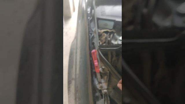 снять клипсы шумоизоляции капота w211 Мерседес смотреть онлайн