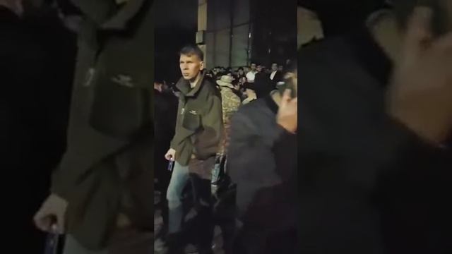 Ринат пен Бақылаушыларды босату митингісі смотреть онлайн