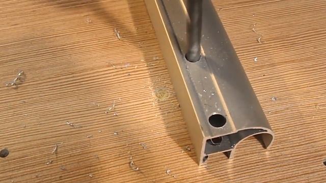 Сборка мебели. Сборка шкафа купе. Сверление отверстий в стойке двери шкафа купе. смотреть онлайн